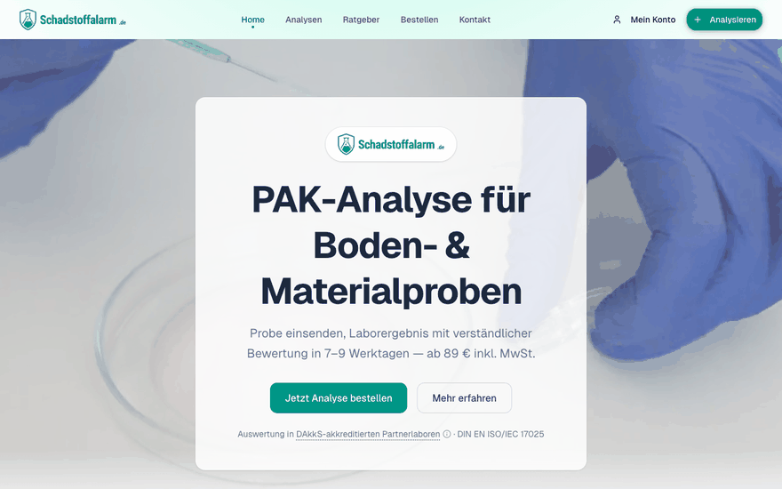 Animierte Vorschau der Bestellstrecke: Analyse konfigurieren, Kontaktdaten eingeben, Übersicht prüfen, bezahlen und Ergebnis im Kundenportal abrufen