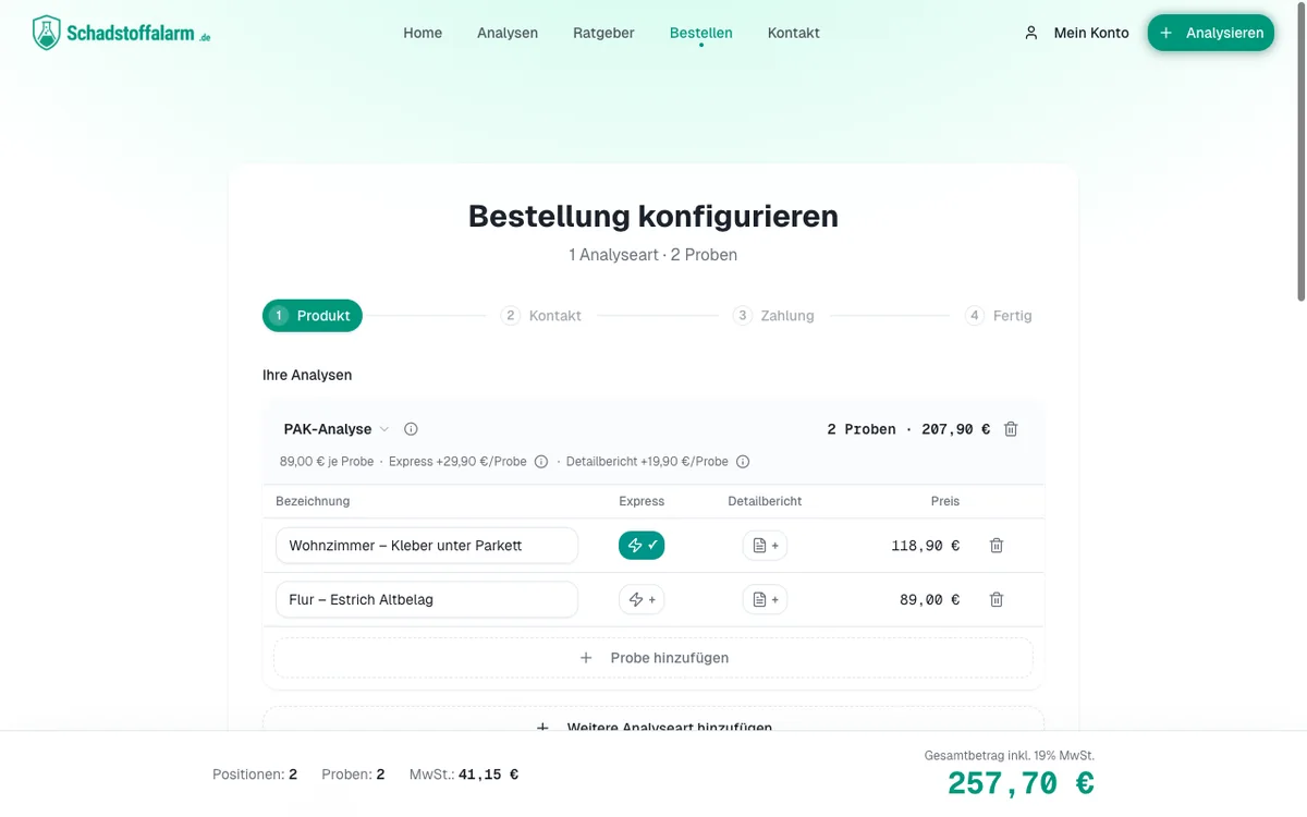 Konfigurierte Analyse mit zwei benannten Proben, Express-Option auf einer Probe und aktiviertem Versand-Kit inklusive Summenanzeige