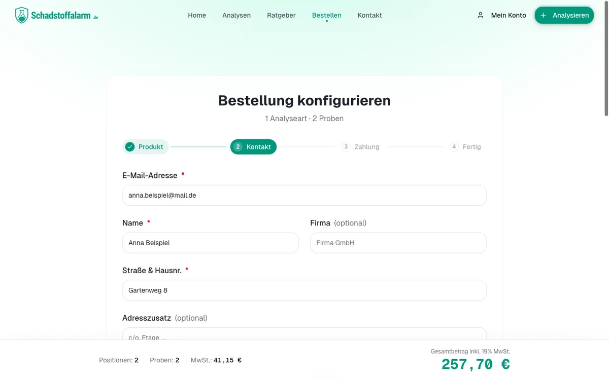 Kontaktformular des Bestellvorgangs mit Feldern für Name, E-Mail-Adresse und Lieferadresse